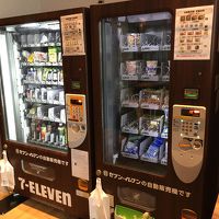 唯一の食料（販売機）。まあ、一応、ほどほど買えます