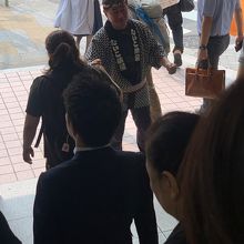 JR浅草橋駅東口のガッツおじさん