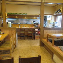 カウンター席もあります