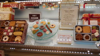 有名店のお菓子を買いに