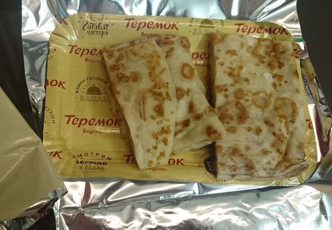 ロシアのクレープはとても腹も持ちが良くてれっきとした食事にもなりますね。