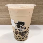 空港のフードコートの人気タピオカ