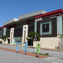 那覇メインプレイス側からの入り口外観