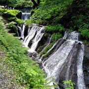 京都の庭園と同じ人工の滝。。。