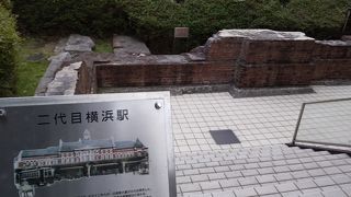 マンションの入り口に