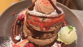 入り口は狭いが、中が広いおしゃれカフェ！