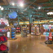 迪士尼世界商店店内。