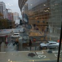 朝食会場から。目の前が釜山駅です。