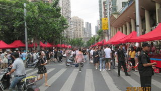 屋台が許可されています。