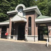 飯田線大嵐駅：トンネルとトンネルの谷間に、観光用に無料のレンタサイクルがある