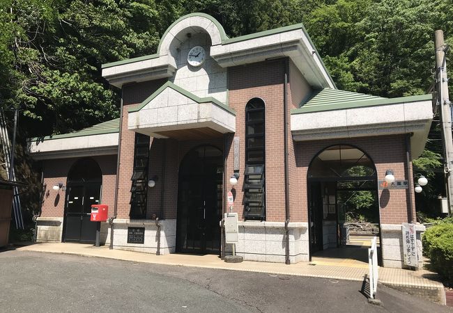 飯田線大嵐駅：トンネルとトンネルの谷間に、観光用に無料のレンタサイクルがある