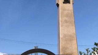 「海の記念日」の由来となった明治天皇の函館上陸記念碑です。