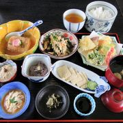 平日でも行列「とようけ茶屋」