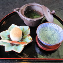 デザートのとようけ饅頭　お茶がメッチャ美味しい