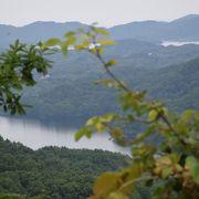 涼風峠よりこちらが湖を見るにはいいでしょう。