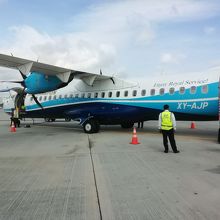 YADANA PRON AIRLINES　の飛行機