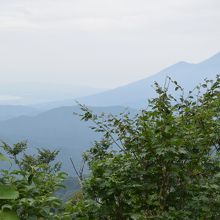 湖見峠展望台から見る磐梯山と猪苗代湖。
