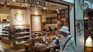 小樽駅にある土産物店