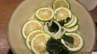 夏限定の【冷やしかぼすうどん】美味し。