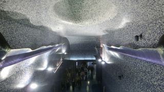 ナポリ地下鉄トレド駅：欧州一美しい駅と言われているそうです