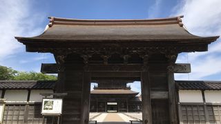 曹洞宗の寺で加賀三代藩主前田利常によって建立された寺