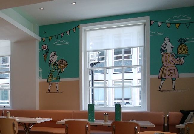 カジュアルな雰囲気ですがお味はやはり王室御用達