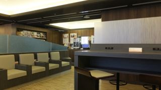 ラウンジが便利