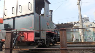 機関車風電車。内部までレトロです。