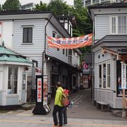 飲食店が集まっている