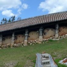 横からの窯の建物全体