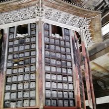 一切経蔵内の八角輪蔵です