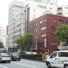 神田古書センターというビルは各階に古書店を入れて立体化