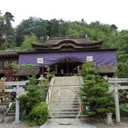 西国30番札所宝厳寺に隣接する神社