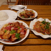 地下のレストラン２４時間営業