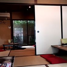 古民家の座敷風。