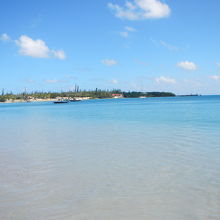 クトビーチ。白い砂浜が続く絶景。