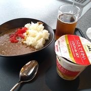 飛行機を見ながら食事