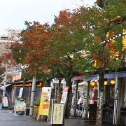 飲食店が多く入っています