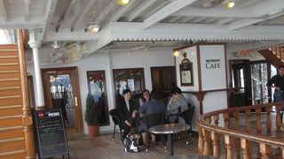 琵琶湖を巡る遊覧船