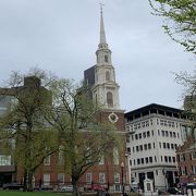 尖塔が特徴的な教会