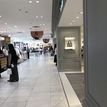 横長の店舗で見やすいです。