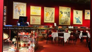 ディナー付きのショーへ