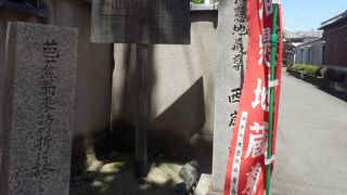  地蔵堂に油懸地蔵と呼ばれる地蔵尊を安置している寺が通りあるのでこの名称が付けられた