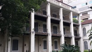 徐家匯教会は前庭が工事中で、どうやって教会にたどり着こうかと回りを徘徊していた際に立ち寄りました。