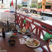マルガリータとメキシコビール「テカテ」で、昼食です