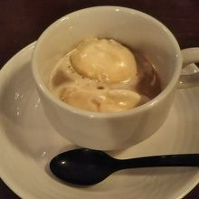 バニラアイスのエスプレッソ掛け