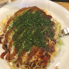 広島焼 麺半分、野菜大盛