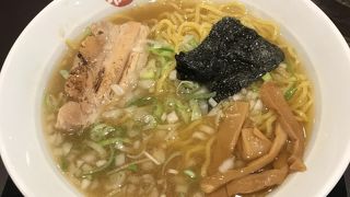 深夜も食べられる煮干しラーメン