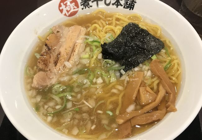 深夜も食べられる煮干しラーメン