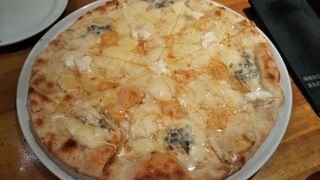 ピザがシンプルにおいしい☆